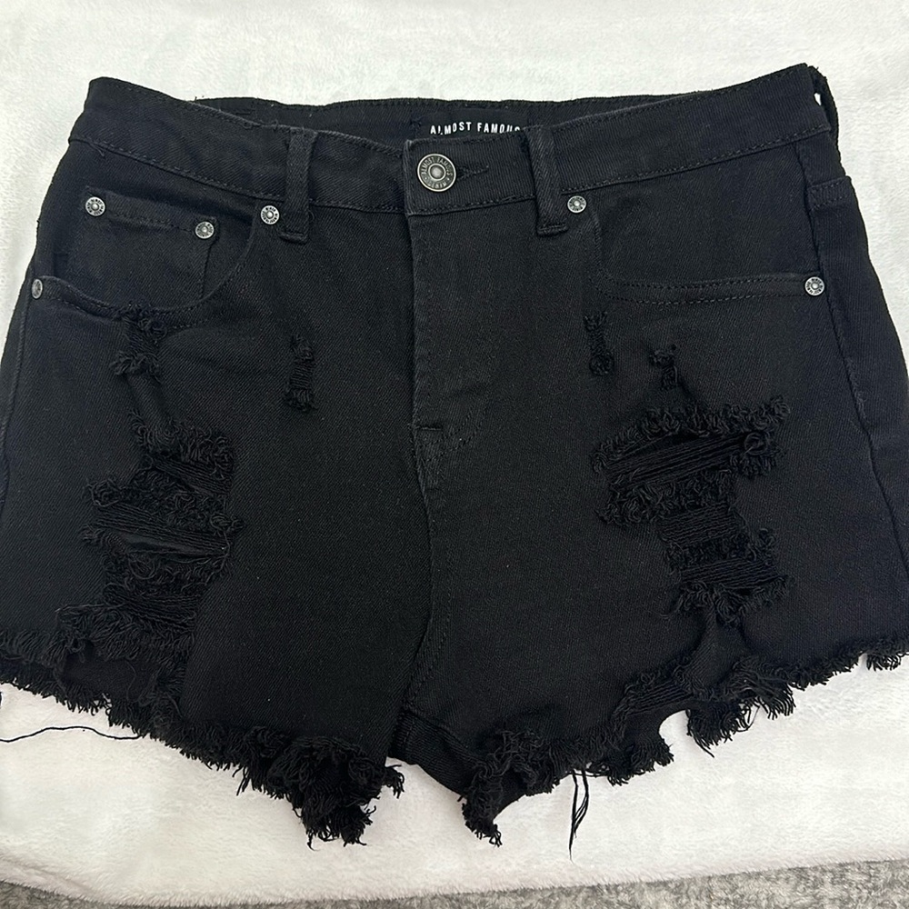 Almost Famous: Black Jean shorts Size-7